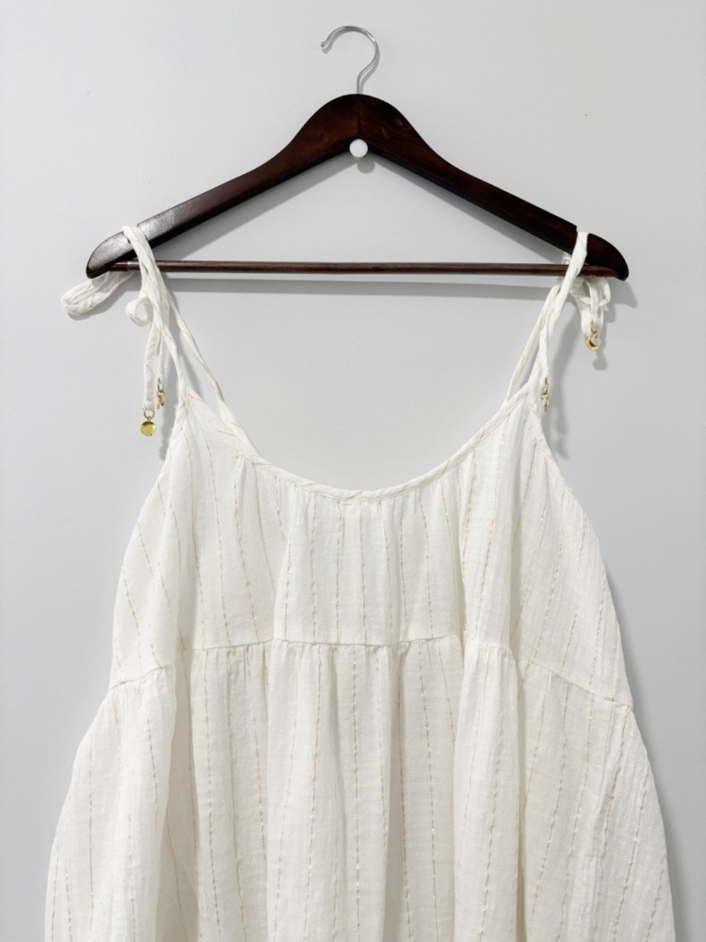 aerie White Dress Gold Pinstripes Womens Sz Medium Tiered Babydoll Boho Coastal - Picture 8 of 10